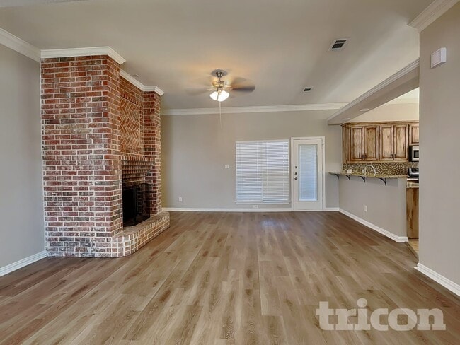 709 W Park Dr in Keller, TX - Foto de edificio - Building Photo