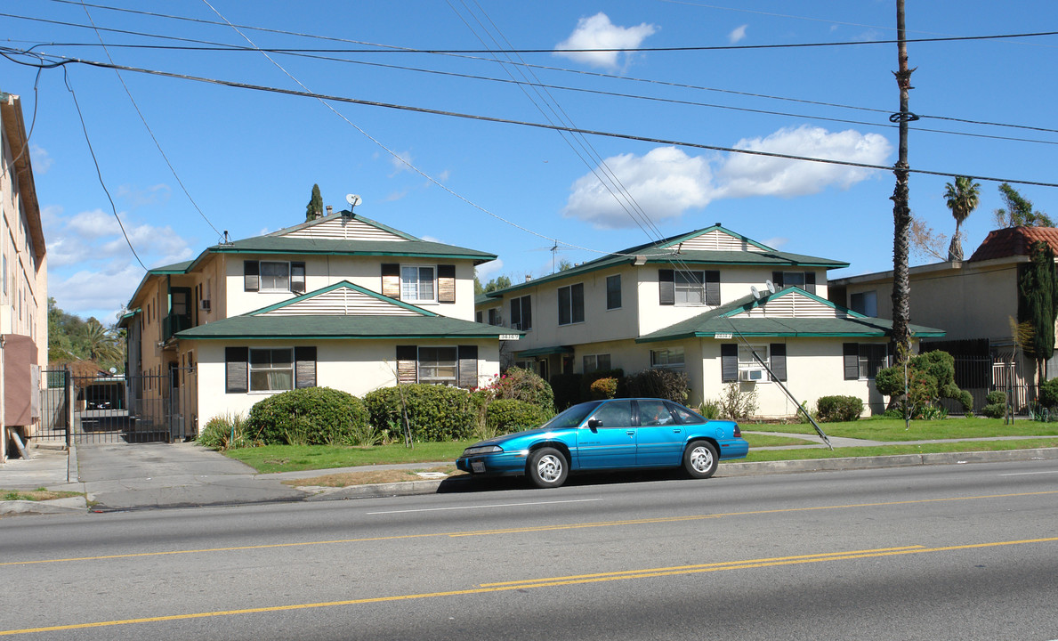 14147-14149 Vanowen St in Van Nuys, CA - Building Photo