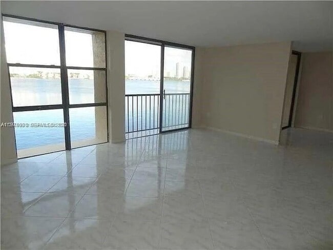 17500 N Bay Rd, Unit S403 in Sunny Isles Beach, FL - Building Photo - Building Photo