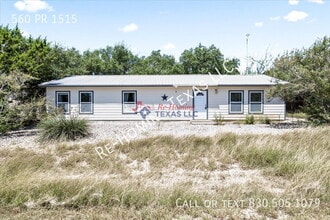 560 Private Rd 1515 in Bandera, TX - Building Photo - Building Photo