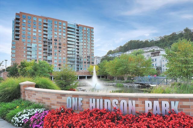 715 Hudson Park, Unit 715 in Edgewater, NJ - Building Photo