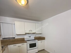 3600 Riverside Dr in Coral Springs, FL - Building Photo - Building Photo