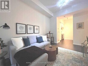 8-218 Mercer St in Toronto, ON - Building Photo - Building Photo