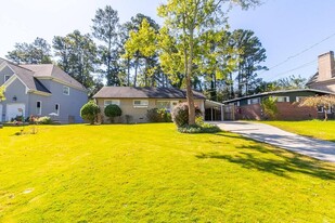 1507 Cortez Ln NE in Atlanta, GA - Foto de edificio - Building Photo