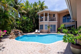 8801 Wellington View Dr in Royal Palm Beach, FL - Building Photo - Building Photo
