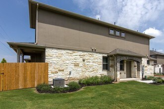 2880 Donnell Dr in Round Rock, TX - Building Photo - Building Photo