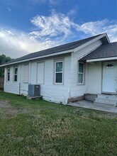 4457 County Rd 537 in Alvin, TX - Foto de edificio - Building Photo