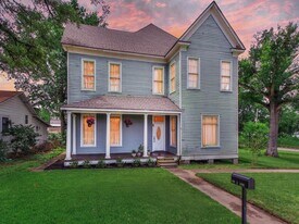 509 E Luhn St in Bellville, TX - Building Photo