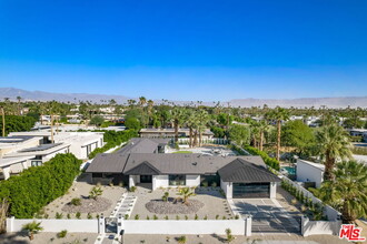 538 E Miraleste Ct in Palm Springs, CA - Building Photo - Building Photo