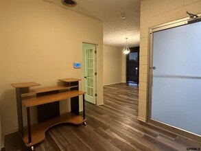 110 E Mission Ave in Bellevue, NE - Foto de edificio - Building Photo