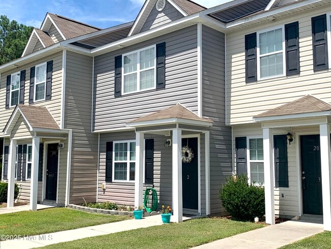 201 Lanieve Ct in Hubert, NC - Building Photo - Building Photo