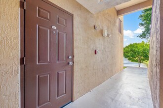 106 Villa Cir in Boynton Beach, FL - Building Photo - Building Photo