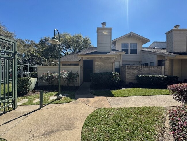 13002 Leader St, Unit 905 in Houston, TX - Foto de edificio - Building Photo