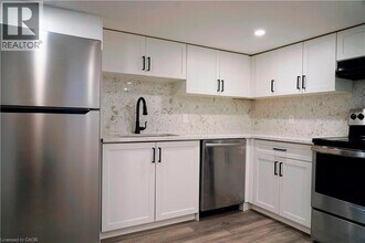 93 E 31st St in Hamilton, ON - Building Photo - Building Photo