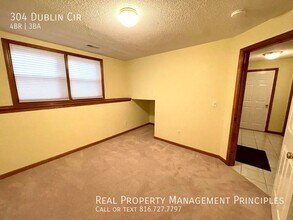 304 Dublin Cir in Smithville, MO - Building Photo - Building Photo
