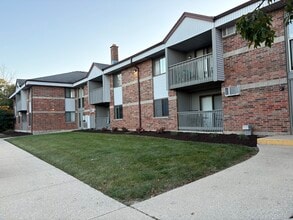 Toldt Terrace Apartments in Milwaukee, WI - Foto de edificio - Building Photo