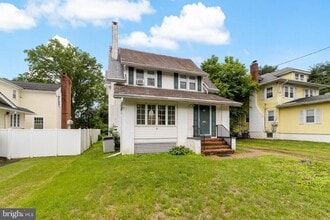 2785 Nottingham Way in Hamilton Township, NJ - Foto de edificio - Building Photo