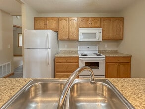 101 E Rose St, Unit 4 in Elk Point, SD - Building Photo - Building Photo