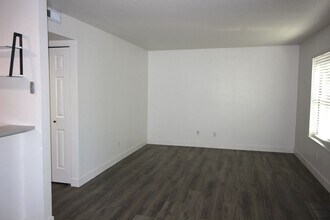 481 Mission Blvd in Santa Rosa, CA - Building Photo - Building Photo