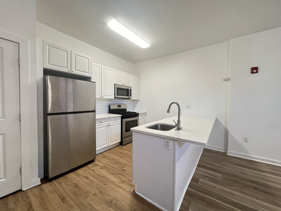 52 Bergen Ave, Unit 1 in Jersey City, NJ - Building Photo