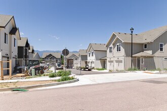 Verde Commons Apartments in Colorado Springs, CO - Foto de edificio - Building Photo