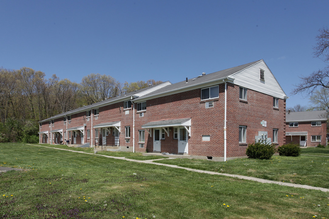 Country Village Apartments in Waterbury, CT - Building Photo