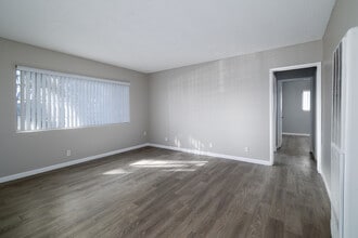 1336 W Stoneridge Ct. in Ontario, CA - Foto de edificio - Interior Photo