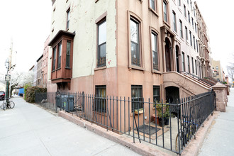 590 Henry St in Brooklyn, NY - Building Photo - Building Photo