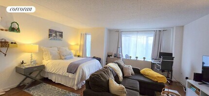 225 8th Ave in New York, NY - Building Photo - Building Photo