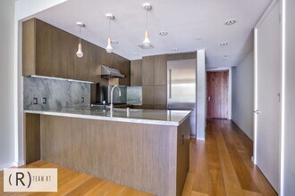 1705 Ocean Ave in Santa Monica, CA - Building Photo - Building Photo