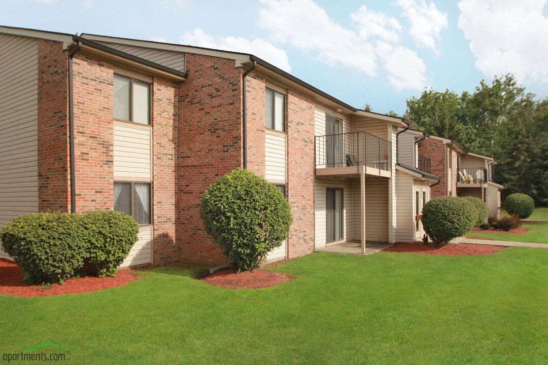 English Village in Indianapolis, IN - Foto de edificio