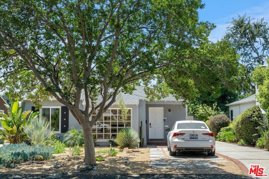 14348 Collins St in Los Angeles, CA - Building Photo