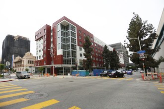 AXIS on Eleventh in Los Angeles, CA - Building Photo - Building Photo