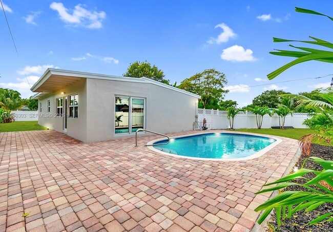 3137 SW 15th St in Fort Lauderdale, FL - Building Photo - Building Photo