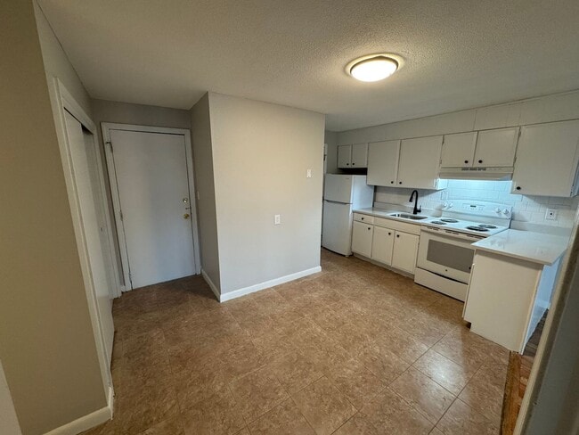 50 Danbury Dr in Methuen, MA - Building Photo - Building Photo