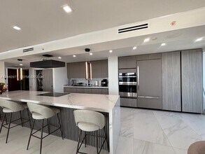 19707 Turnberry Way in Aventura, FL - Foto de edificio - Building Photo