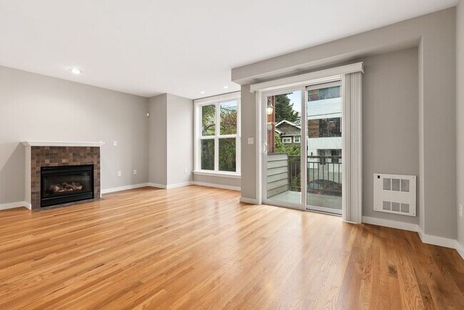 4529 40th Ave SW in Seattle, WA - Foto de edificio - Building Photo