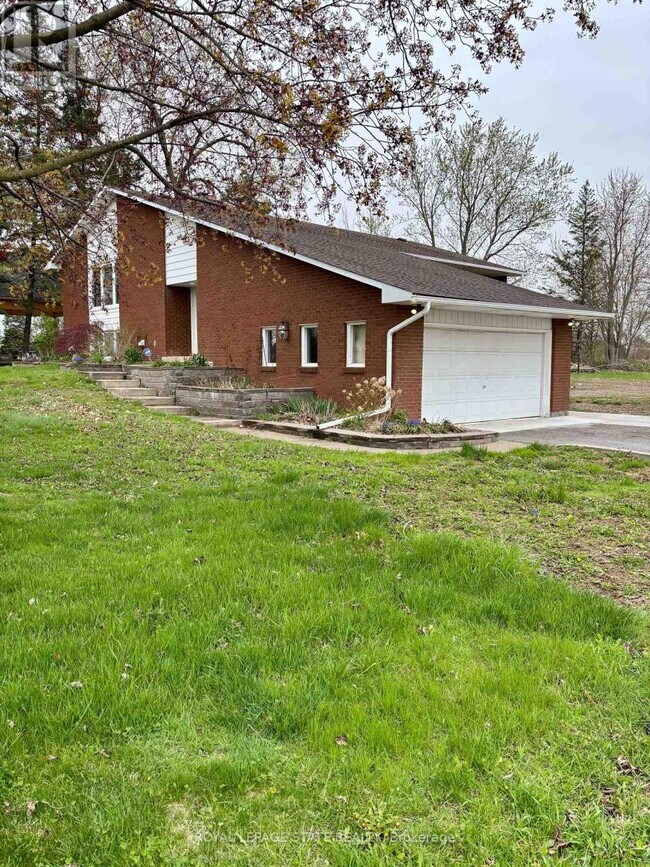 1311 Fiddlers Green Rd in Hamilton, ON - Building Photo - Building Photo