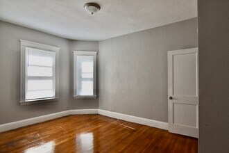 105 Evans St, Unit 3 in Boston, MA - Building Photo - Building Photo