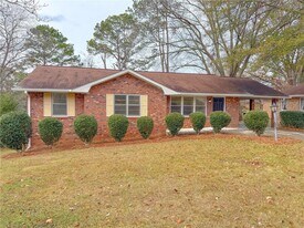 6485 Carolyn Ct in Rex, GA - Building Photo