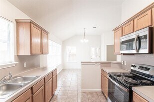 10 Greenglade Ct in Wimberley, TX - Building Photo