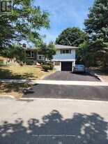 406 Tamarack Dr in Waterloo, ON - Building Photo