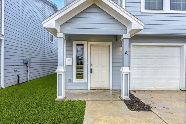 8105 Corinth St, Unit B in Houston, TX - Foto de edificio - Building Photo