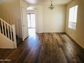 2528 W Straight Arrow Ln in Phoenix, AZ - Building Photo - Building Photo