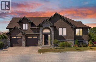 498 Sacred Heart Dr in Lasalle, ON - Building Photo