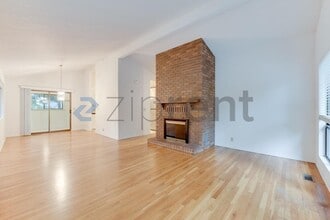 1614 NE 199th Ct in Shoreline, WA - Building Photo - Building Photo