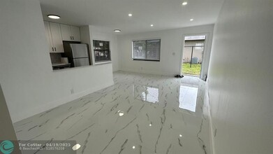 1470 NW 22nd Ct in Fort Lauderdale, FL - Building Photo - Building Photo