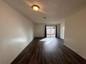 2500-2504 W Chestnut Ct in Visalia, CA - Building Photo - Building Photo