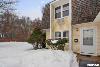 127 Black Point Rd in East Lyme, CT - Foto de edificio - Building Photo