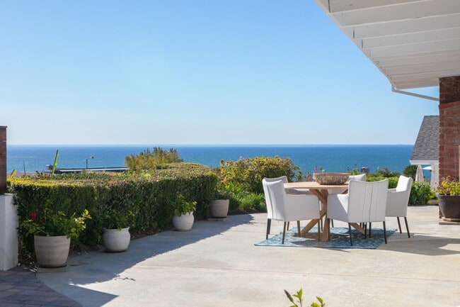 3636 Oceanhill Way in Malibu, CA - Foto de edificio - Building Photo